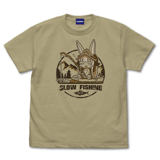 メイドインアビス 烈日の黄金郷 釣りするナナチ Tシャツ SAND KHAKI S  【04/04頃入荷】