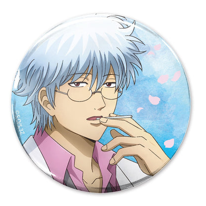 TVアニメ「3年Ｚ組銀八先生」 描き下ろし 坂田銀八 65mm缶バッジ ホームルーム始めんぞ.. 【03/24頃入荷】