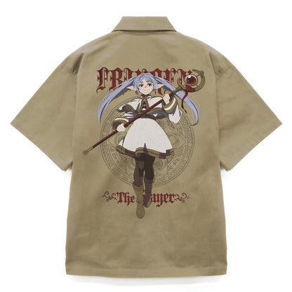 葬送のフリーレン フリーレン 刺繍ワークシャツ SAND KHAKI L 【02/04頃入荷】